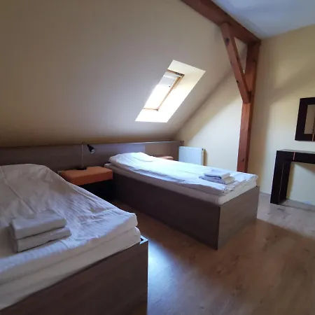 Hotel Zieliniec 2*