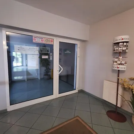 Zieliniec فندق بوزنان