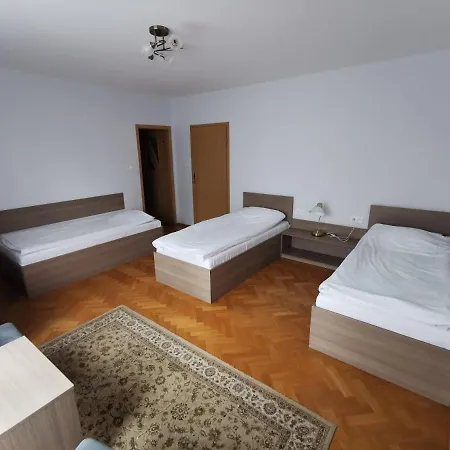 Zieliniec بوزنان