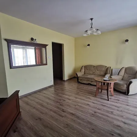 Zieliniec فندق بوزنان